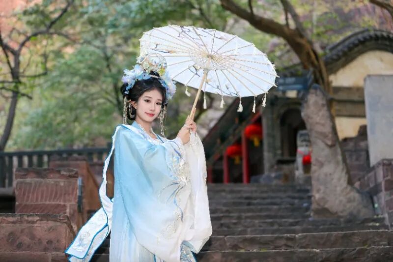 一袭汉服踏苍岩 井陉奇峰古建变身国风画卷