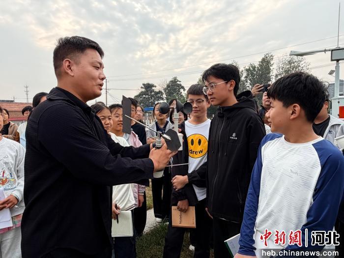 河北故城气象研学走进观测场 董子中学学生沉浸式体验气象科学独特魅力