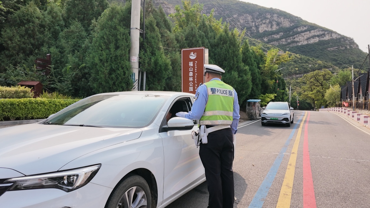 河北三河十月赏秋文化游升温 红叶谷福山森林公园国庆假期迎客10万人次