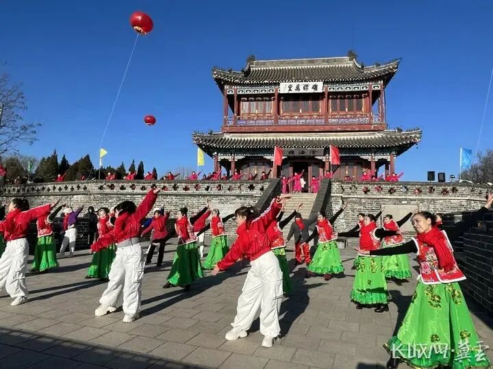 秦皇岛最炫民族风舞动山海间打卡活动启动 邀游客穿民族盛装山海间共舞
