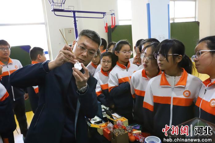 涿州非遗研学进校园润童心 内画鼻烟壶赵家笙等14乡镇联动普惠润乡土