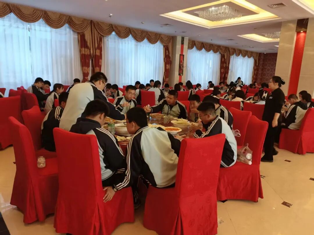 蟠龙湖研学基地迎来第七批研学团队 隆化存瑞中学依托水下长城实景授课