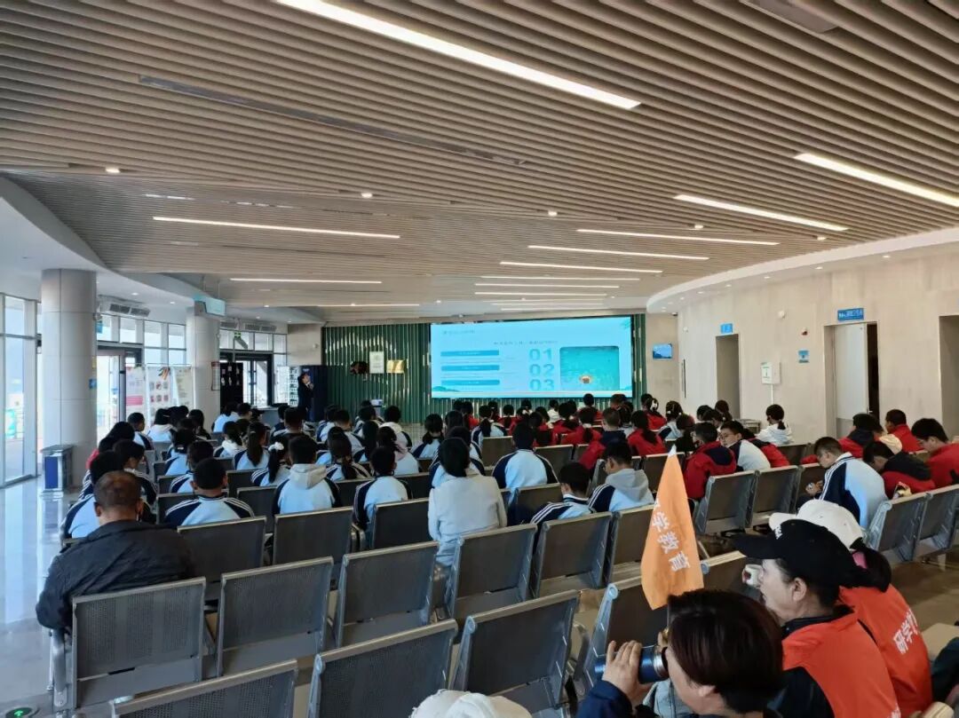 蟠龙湖研学基地迎来第七批研学团队 隆化存瑞中学依托水下长城实景授课
